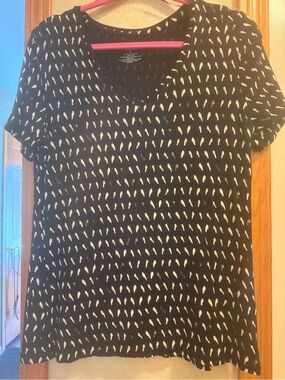 Apt. 9 Short sleeve TShirt with various birds. Sz Large